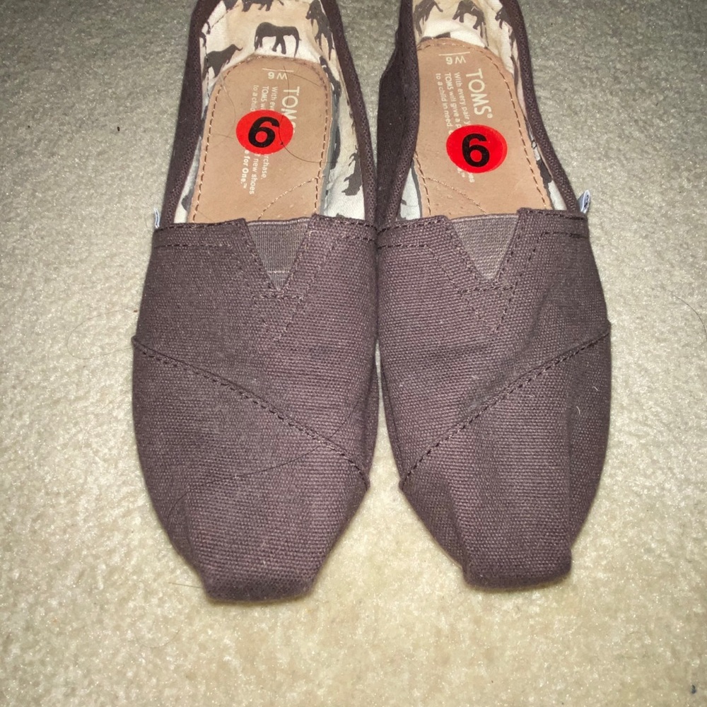 Toms - Picture 3 of 3